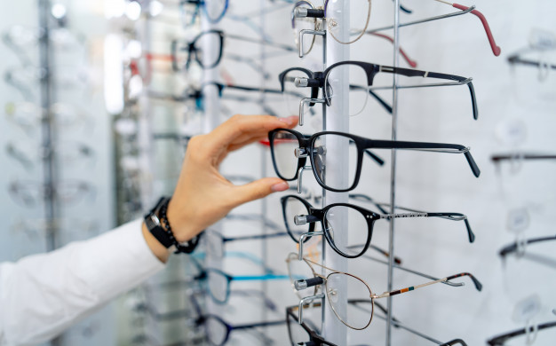 Read more about the article שיטות להסרת משקפיים בלייזר – כל השיטות ברפואה המודרנית
